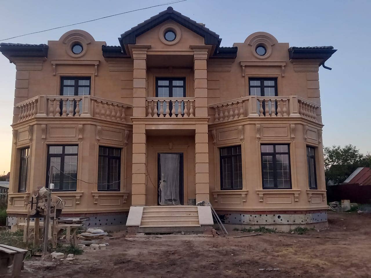 Фасад из камня